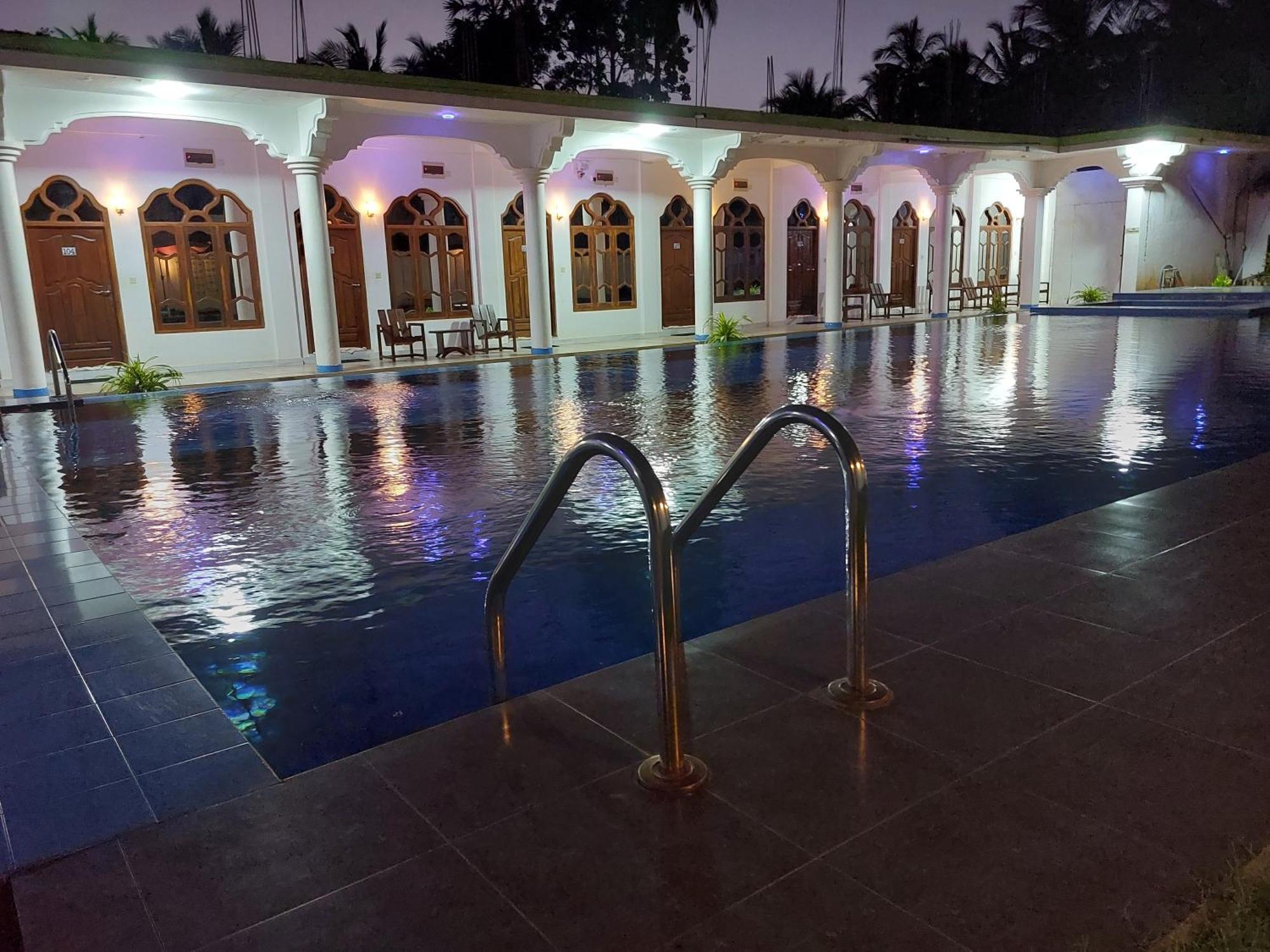 MRD Beach Hotel Trincomalee Exterior foto