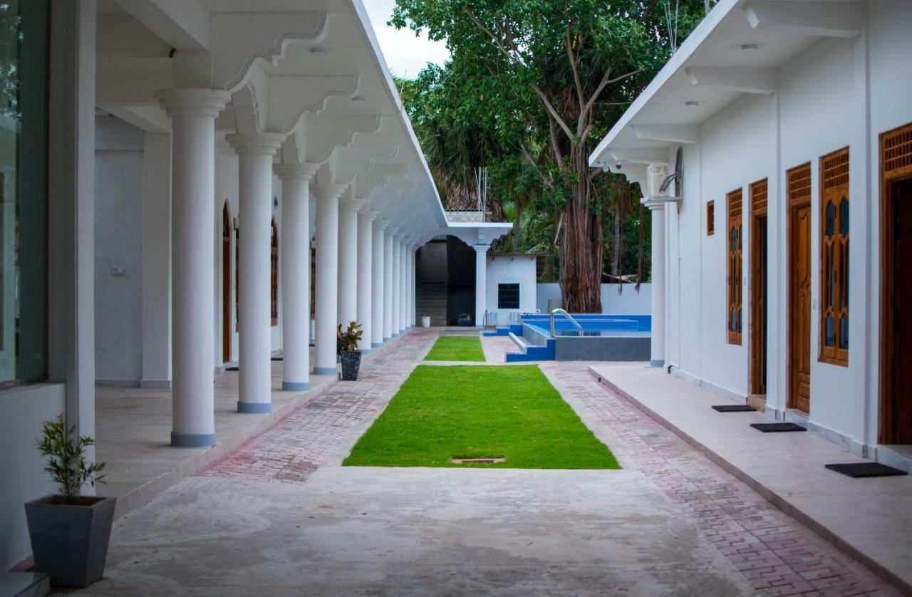 MRD Beach Hotel Trincomalee Exterior foto