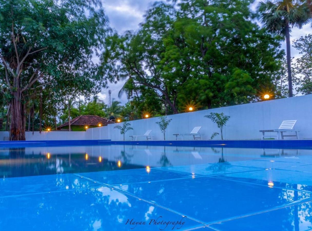 MRD Beach Hotel Trincomalee Exterior foto