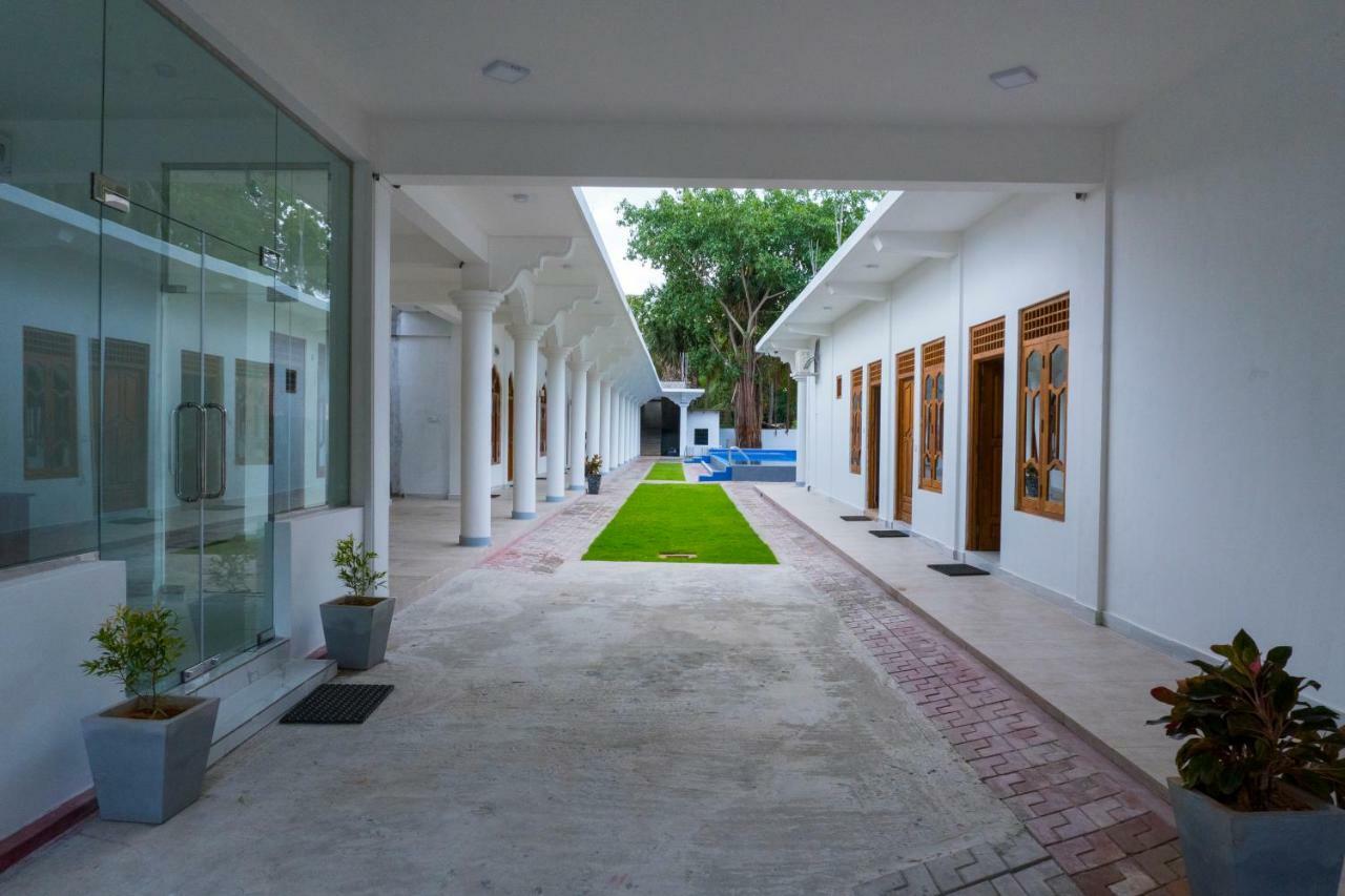MRD Beach Hotel Trincomalee Exterior foto